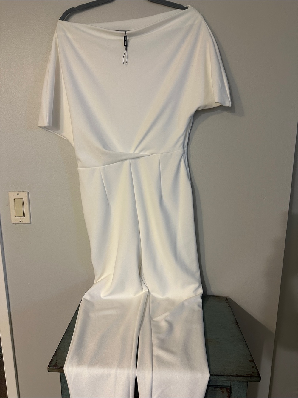 Alexia Admor White One-Shoulder Jumpsuit